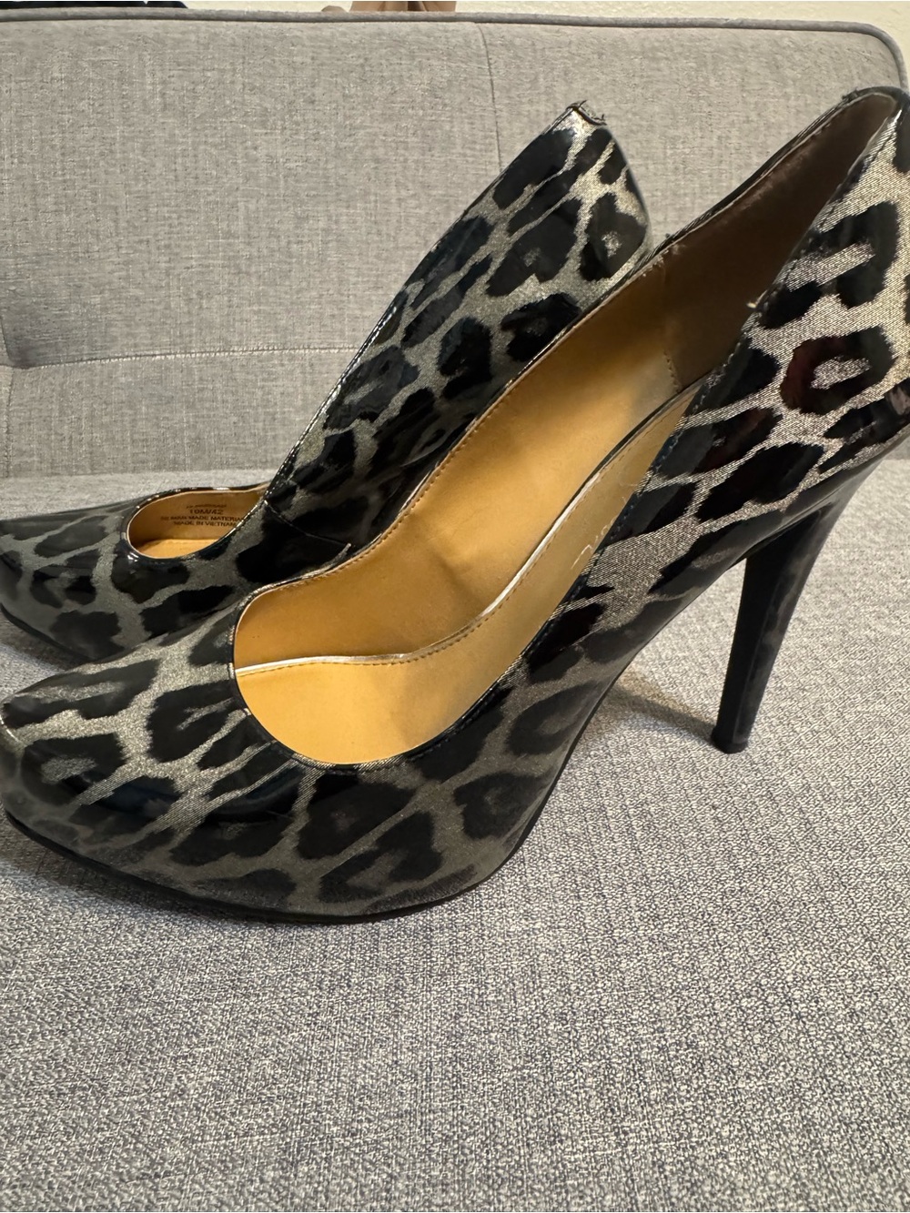 Jessica Simpson Leopard Print High Heel Pumps - Black & Gold - Picture 5 of 5